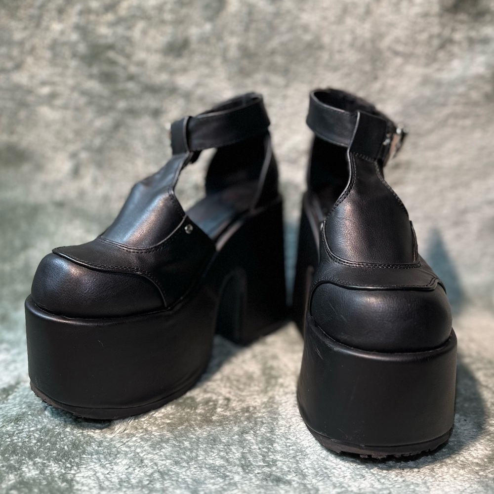 Demonia Camel-103 matte black size 6